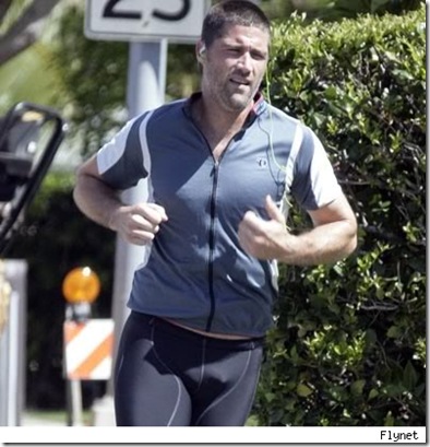 Matthew Fox is sporting a nice little bulge in this jogging shot