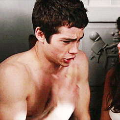 Dylan_Obrien_shirtless_real_GIF_06a
