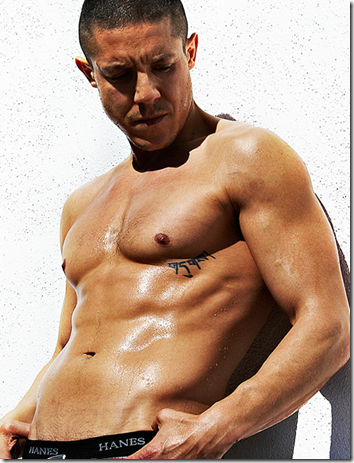 Theo_Rossi_shirtless_01
